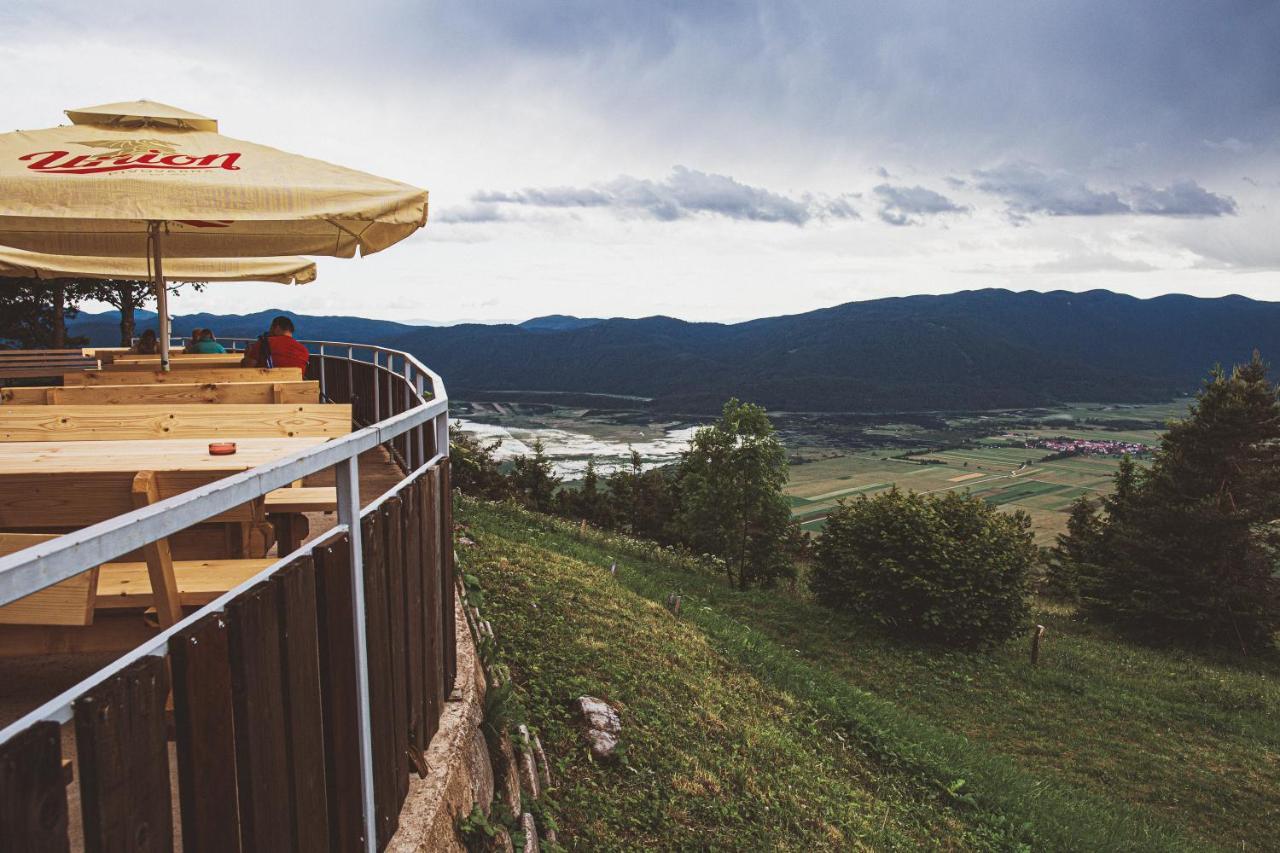 Dom Na Slivnici Bed and Breakfast Cerknica Exteriör bild
